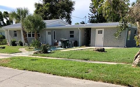 4th image of 241 Woodland Ave
