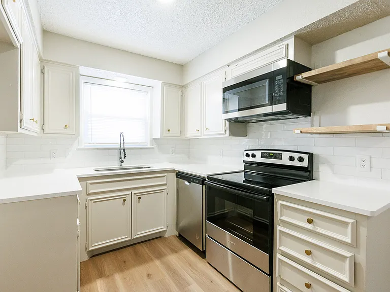 8214 Vernon Ave #B — Photo 9