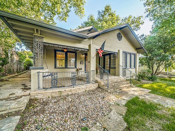 3rd image of 307 Rosemary Ave