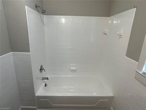 5th image of 1103 Omaha St