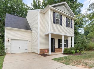 7633 Mockernut Dr, Charlotte, NC 28215