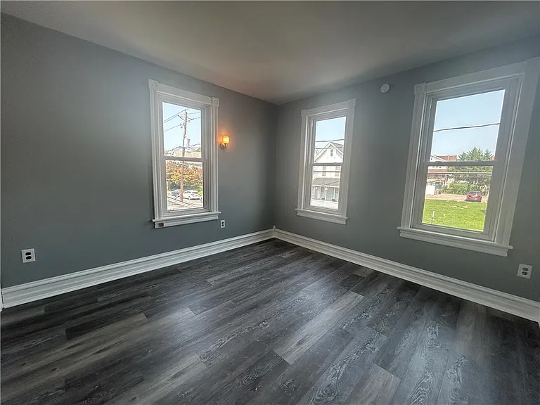 1724 Washington Ave — Photo 9