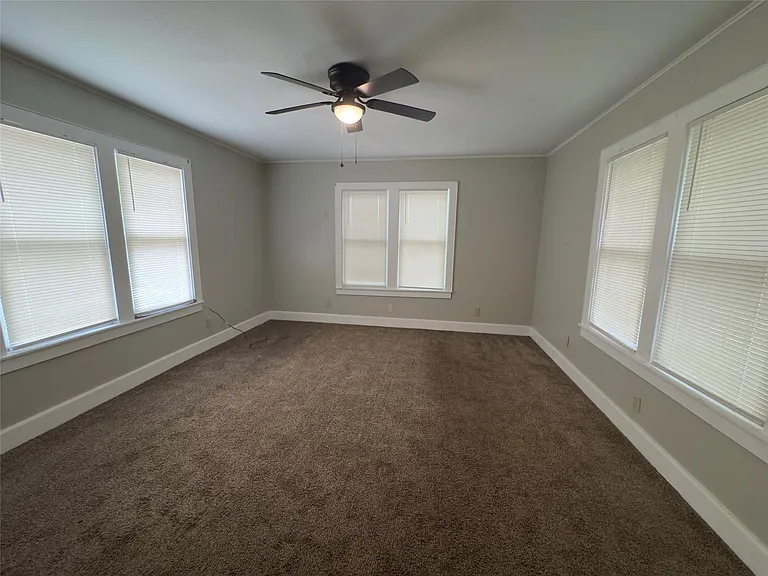 306 E Bowie St — Photo 19