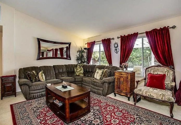 4 bed, 1896 sqft, $5,200 — Photo 4
