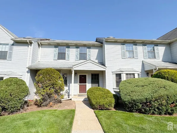 2904 Stonehedge Rd, Edison, NJ 08820