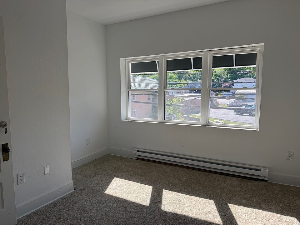 1st image of 33 N Washington St APT 4