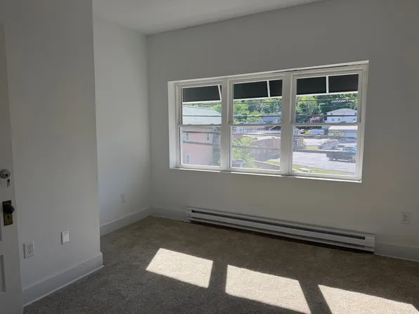 33 N Washington St APT 4, Berkeley Springs, WV 25411