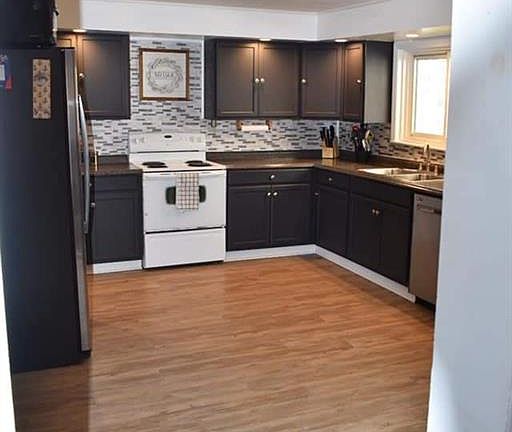 2nd image of 119 Franklin St