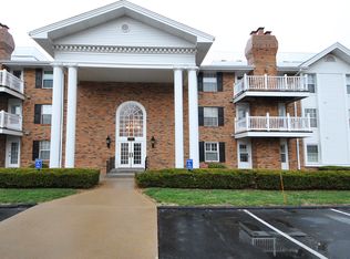 312 Clayton Crossing Dr APT 105, Ballwin, MO 63011