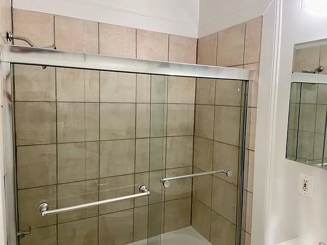 2-72 V St NW #2 — Photo 9