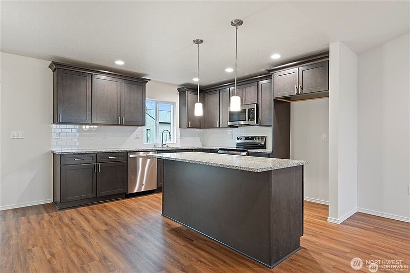 5th image of 901 La Vista Drive