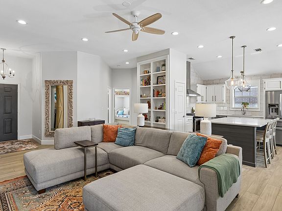 4th image of 8217 Rincon St