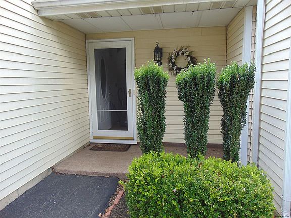 3rd image of 45 Grant Hill Ct