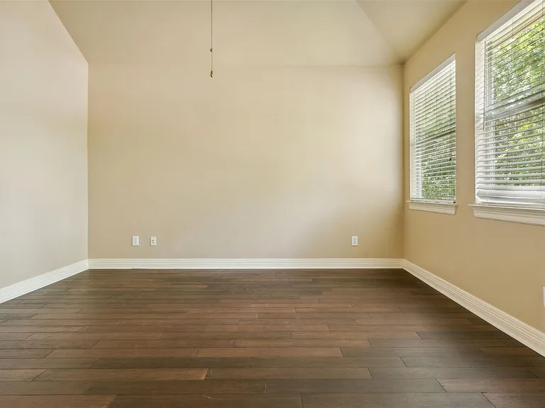 15528 Interlachen Dr — Photo 12