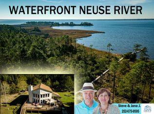 785 Waterview Dr, New Bern, NC 28560