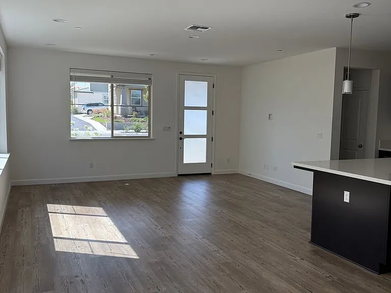 2460 Cinnabar Dr — Photo 3