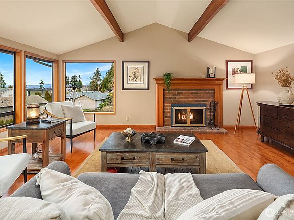 4th image of 902 7th Avenue S