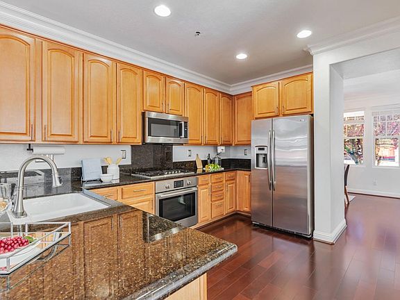 5th image of 8940 Acorn Way