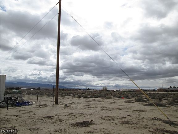 4th image of 2410 W Nye Rd