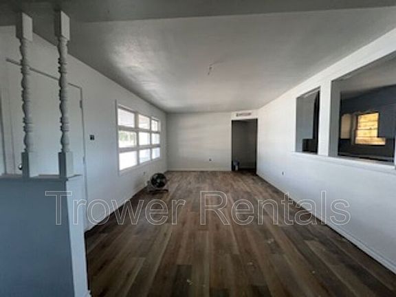 4th image of 2800 Bonham Ave