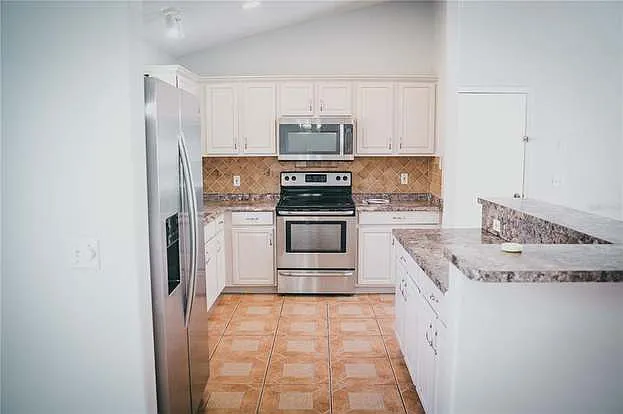 2402 Knightsbridge Blvd — Photo 21