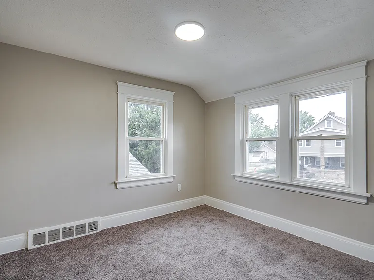 934 Royal Rd — Photo 14
