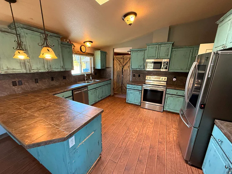 2550 NW Coyner Ave — Photo 5