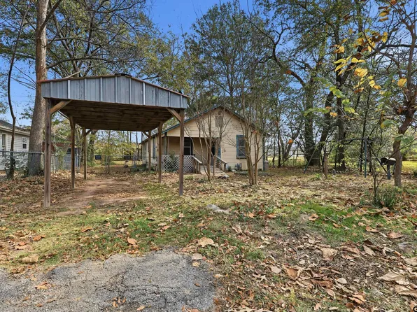 409 N Henry St, Lindale, TX 75771