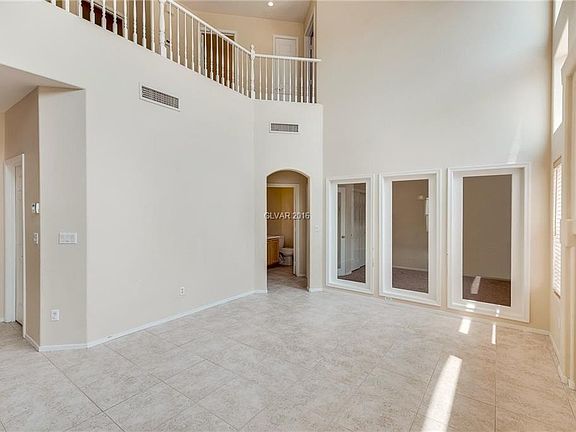 Family room w/ fireplace