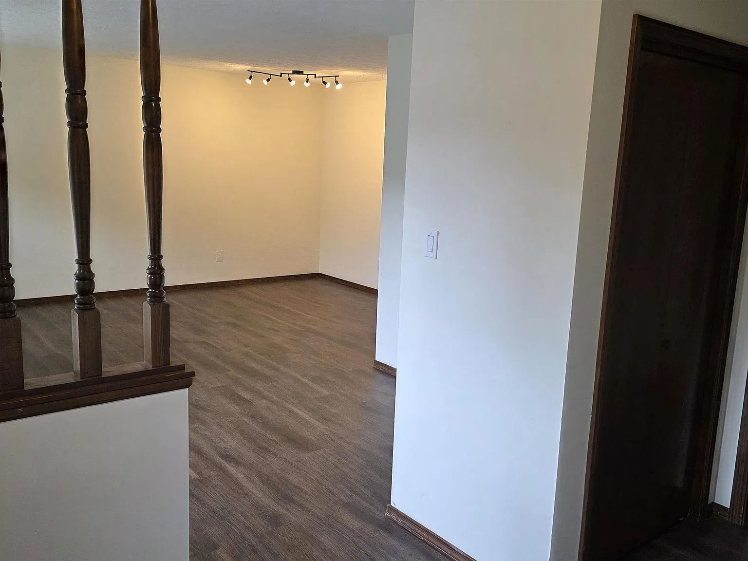 3 bed, 2.0 bath, 1410 sqft, $2,100 — Photo 3