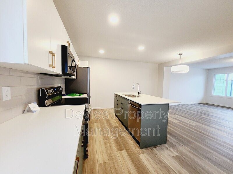 Edmonton Townhouse for rent - 3 Bedrooms — photo 3
