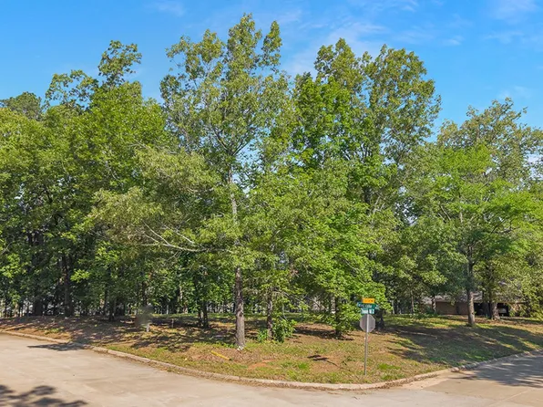 402 N Forest Lake Dr, Texarkana, TX 75503