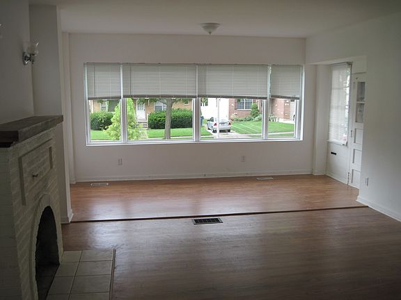 4th image of 301 N Oaklawn Ave
