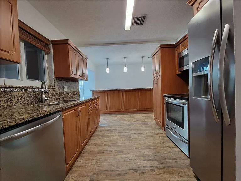 5721 Jefferson St — Photo 7