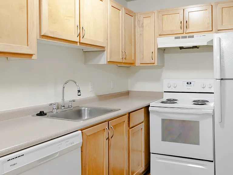 Greenburg Oaks Apartments — Photo 7