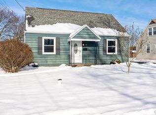21 Grover St, East Syracuse, NY 13057
