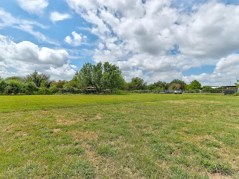 820 Stadium Dr — Photo 29
