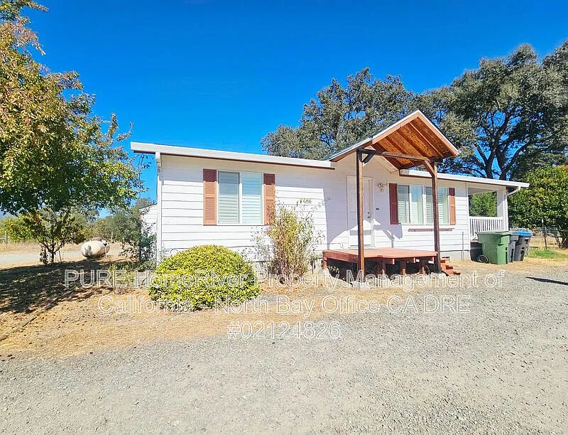 2 bed, 1.0 bath, 975 sqft, $2,025 — Photo 2