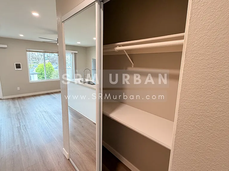 959 Vine St #14 — Photo 9