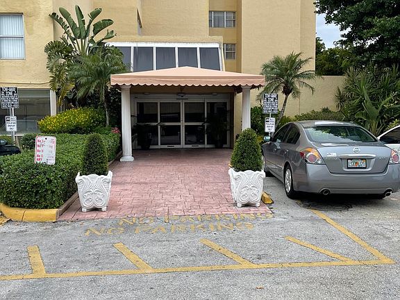 2nd image of 17890 W Dixie Hwy APT 716