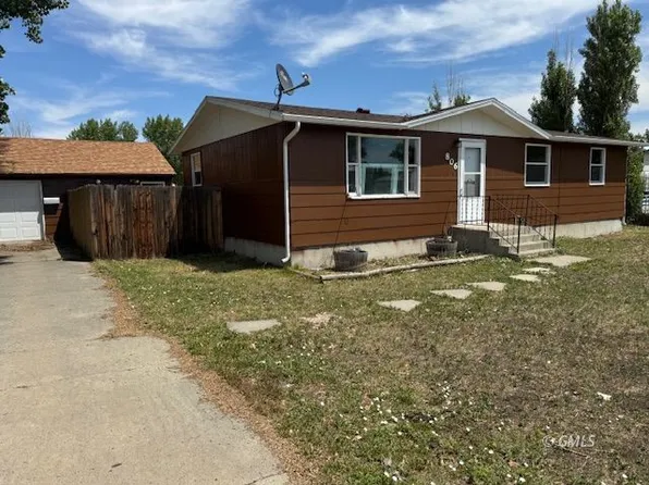 806 E Thrush Ln, Glendive, MT 59330