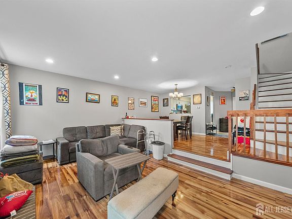 4th image of 12 Borelle Sq