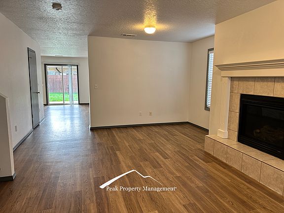 2nd image of 3416 Parktrail Ct