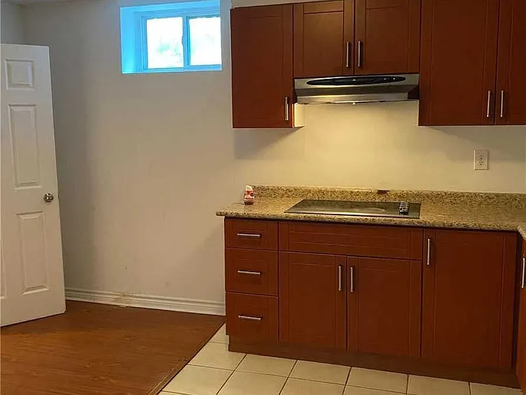 120 Micmac Cres #LOWER — Photo 6