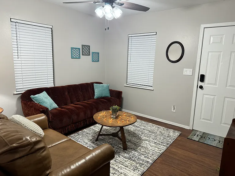 410 N Peters Ave — Photo 9
