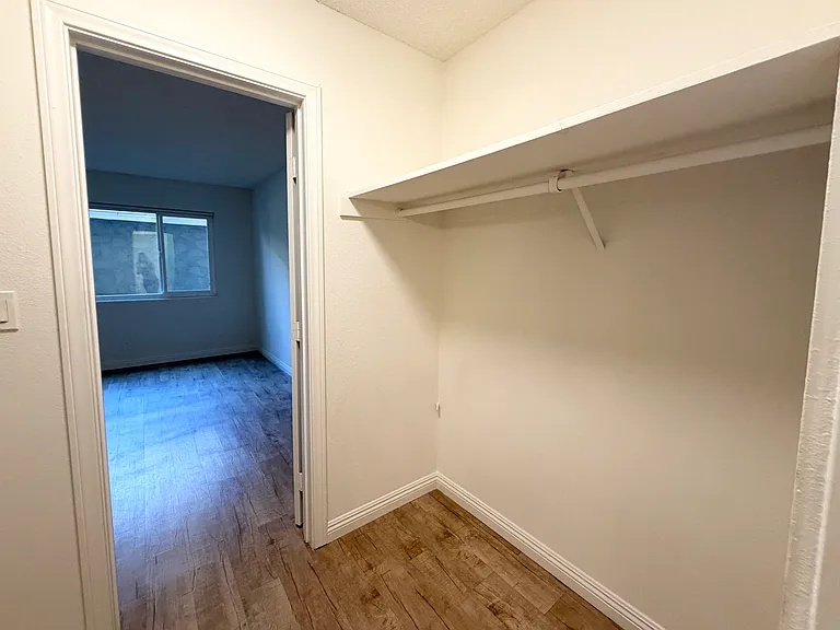 Pinewood Park Apartments — Photo 11