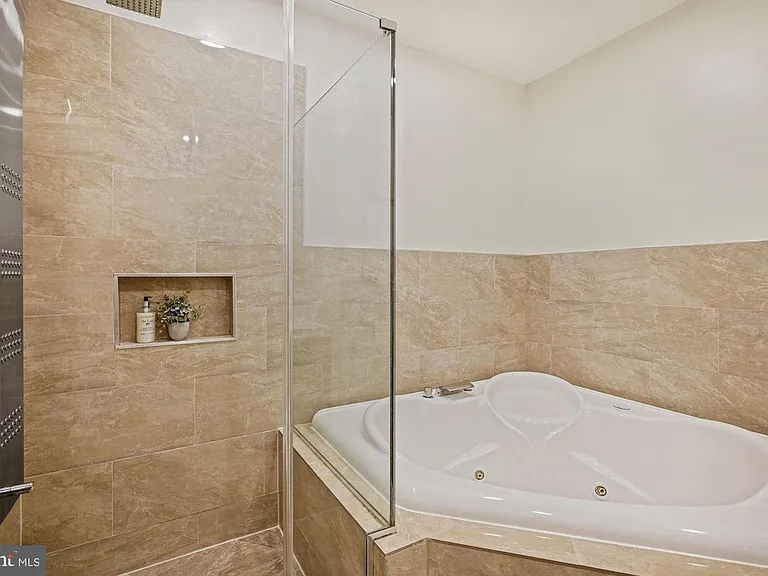 1143 Summit St NE #2 — Photo 14