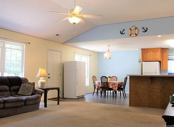 4th image of 1050 Pinehaven Dr