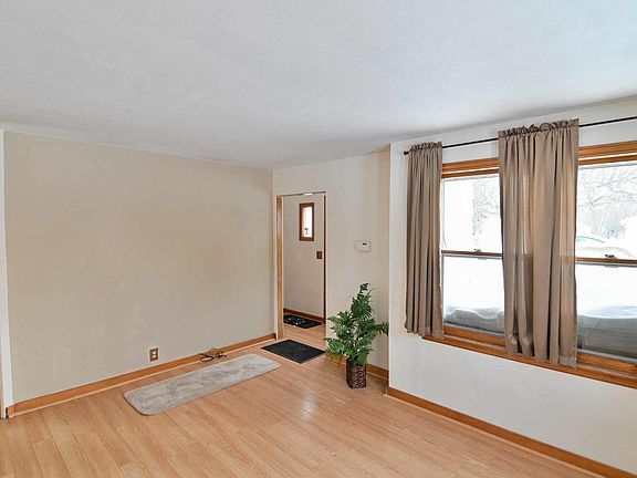 4th image of 1248 Belle Plaine Ave