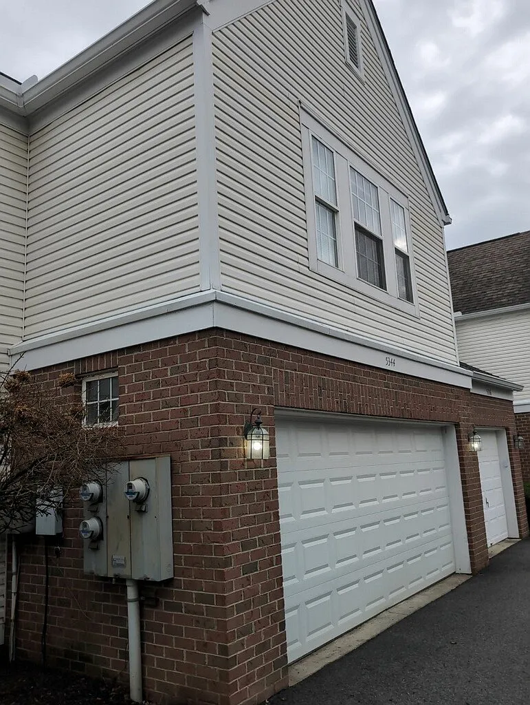 3 bed, 3.5 bath, 1500 sqft, $2,395 — Photo 3